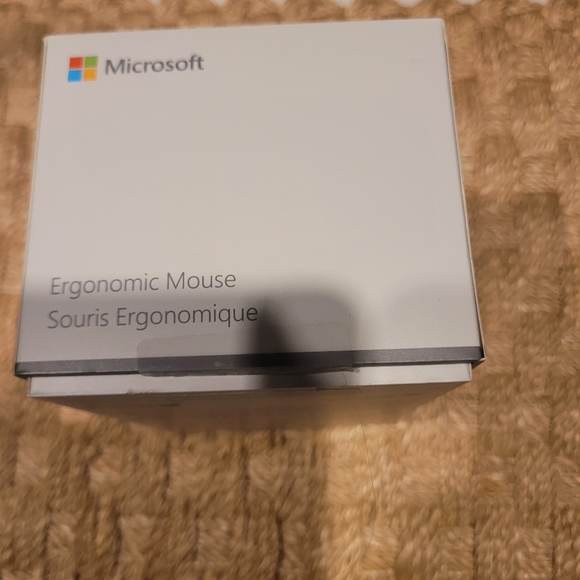 Microsoft RJG-00001 Black Ergonomic Mouse - Picture 7 of 7